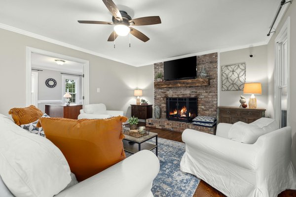 Horloge nixie en bois massif : élégance rétro et sobriété naturelle